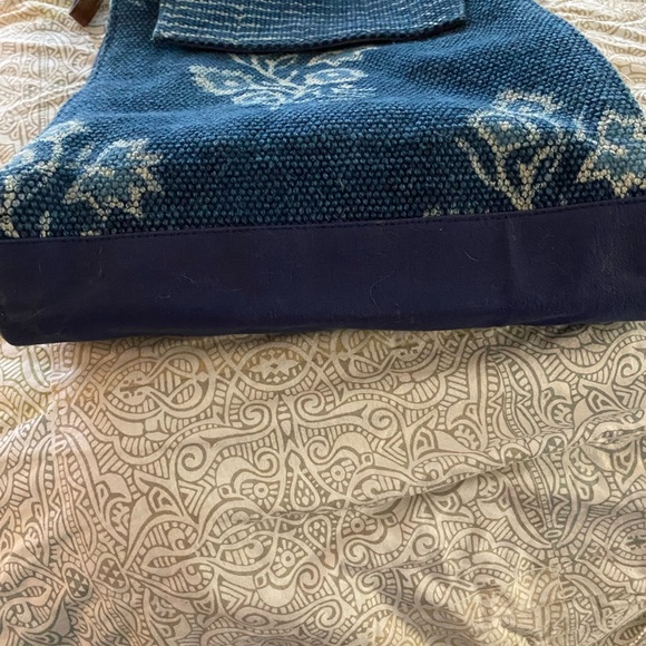 Very cool, almost new! Indigo color handbag. Perfect all year round! - Picture 5 of 8